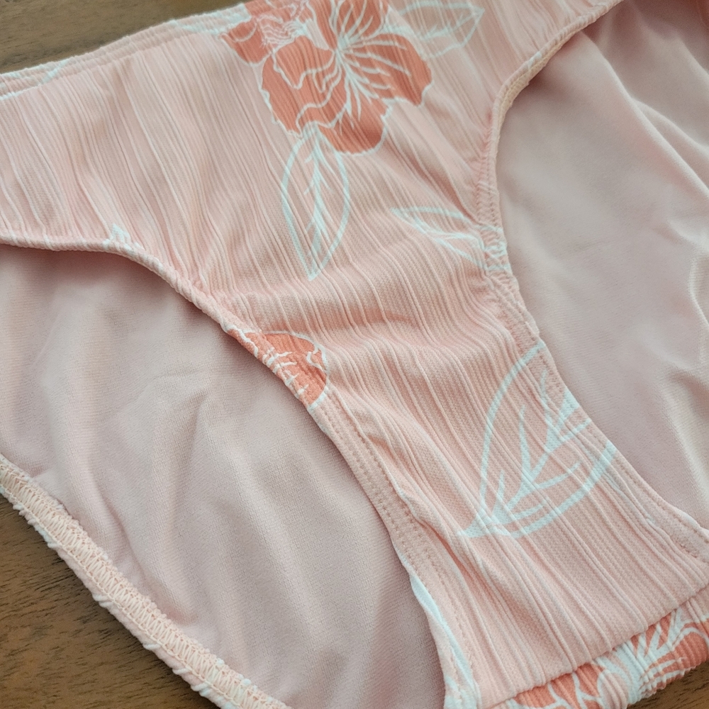 NWT women's Roxy bikini bottoms! - Picture 2 of 4